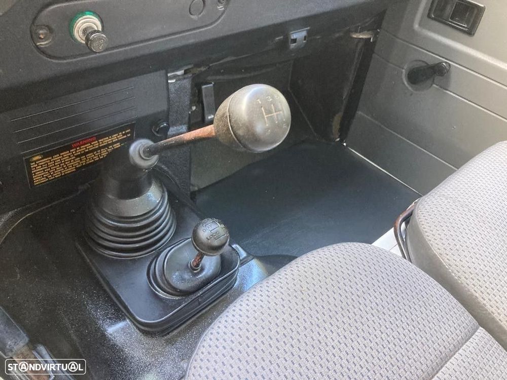 Land Rover Defender - 8