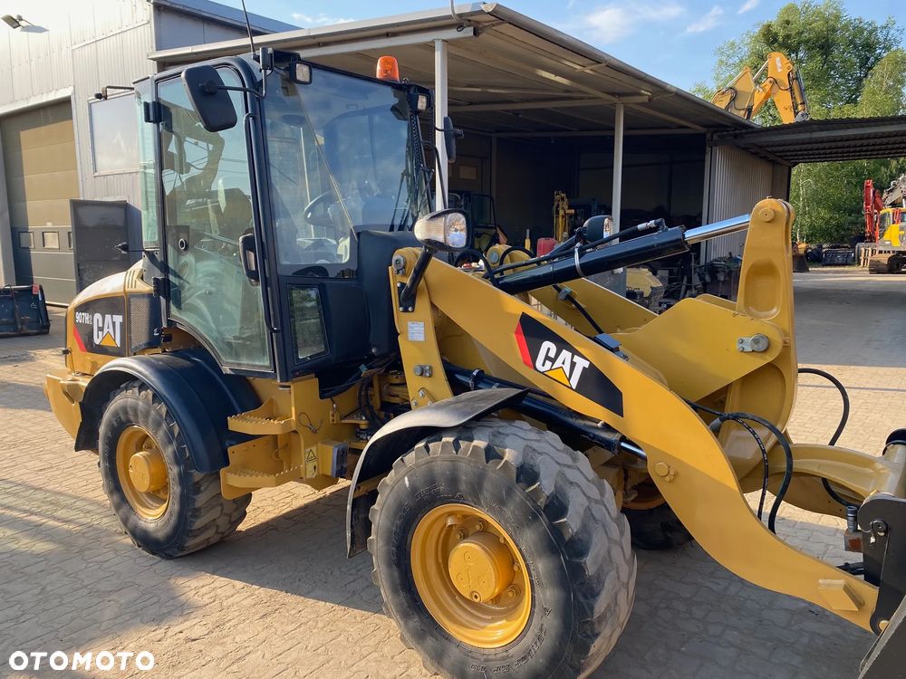 Caterpillar CAT 907H2, 5800 MTH, ŁYŻKA OTWIERANA + WIDŁY, z NIEMIEC, - 13