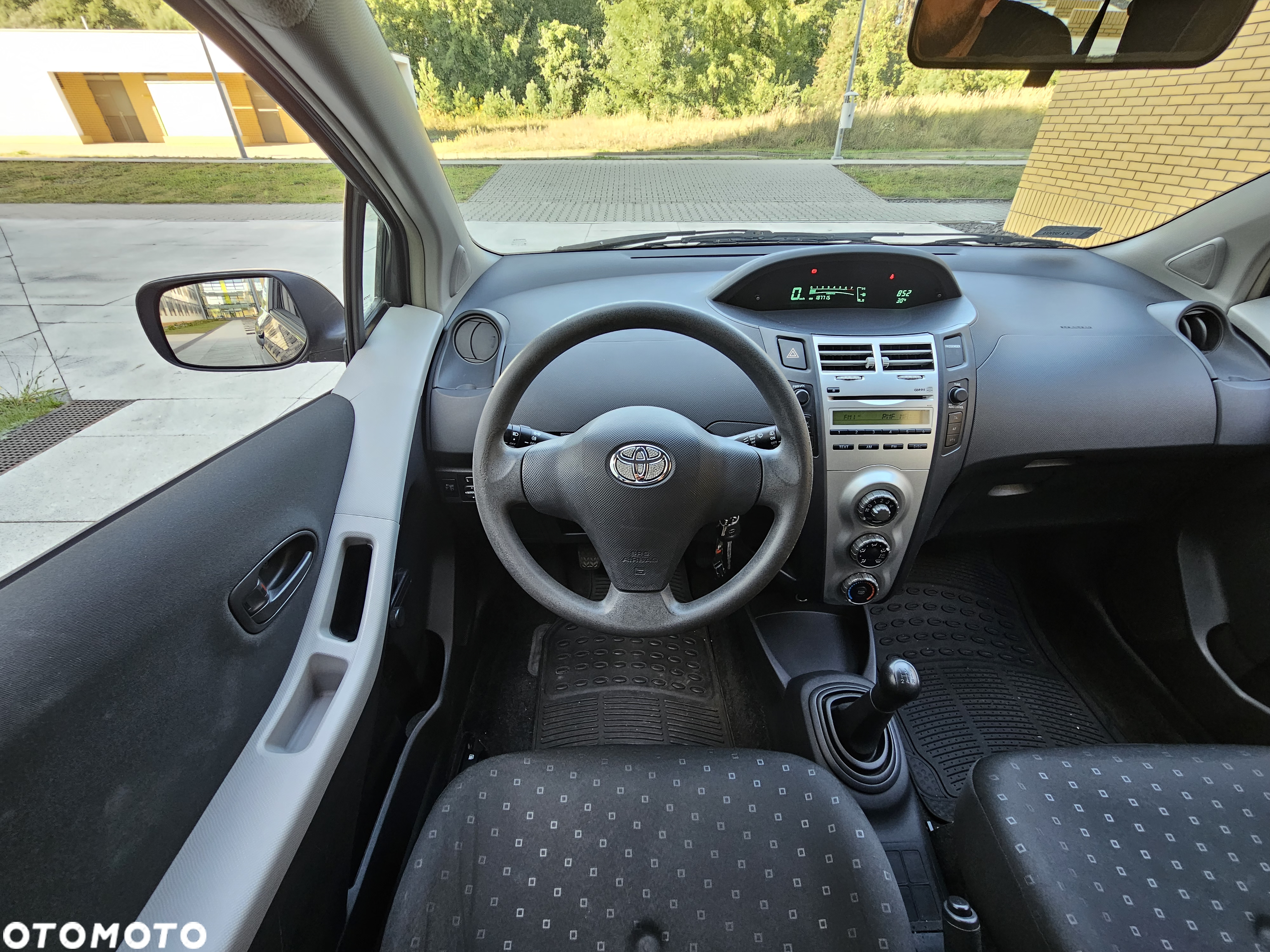 Toyota Yaris 1.0 Terra - 6