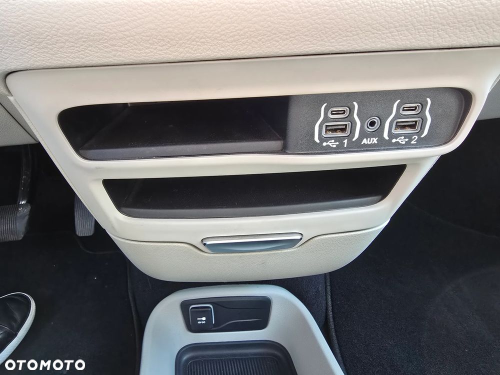 Chrysler Pacifica - 30