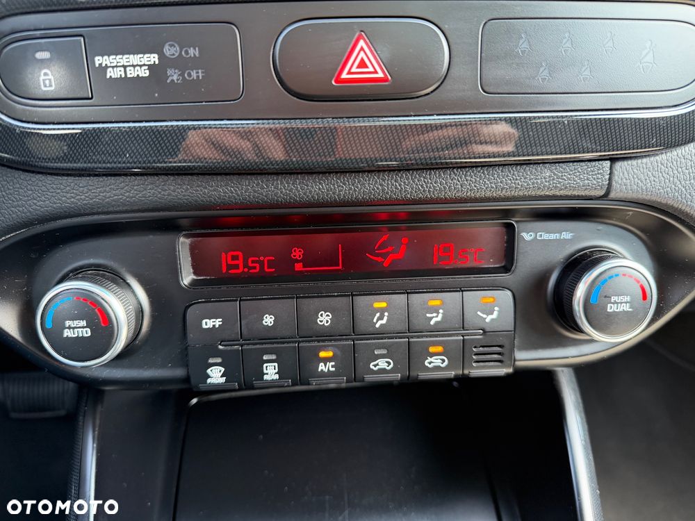 Kia Carens - 23