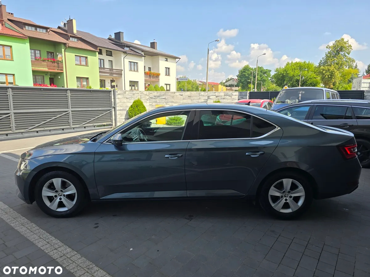 Skoda Superb 2.0 TDI Ambition DSG7 - 6