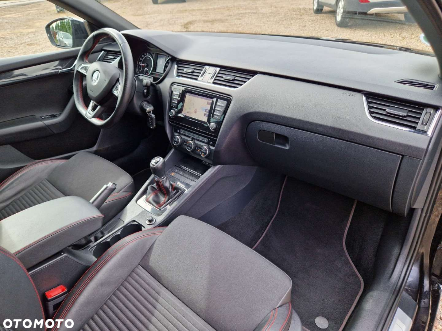 Skoda Octavia Combi 2.0 TDI RS - 22