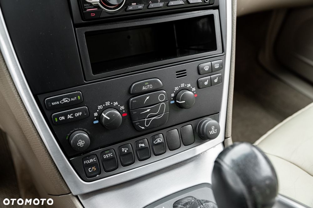Volvo XC 70 AWD Momentum - 35