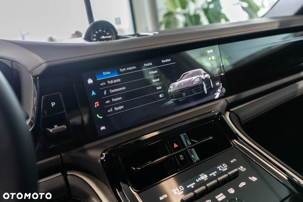 Porsche Panamera 4 E-Hybrid PHEV - 18
