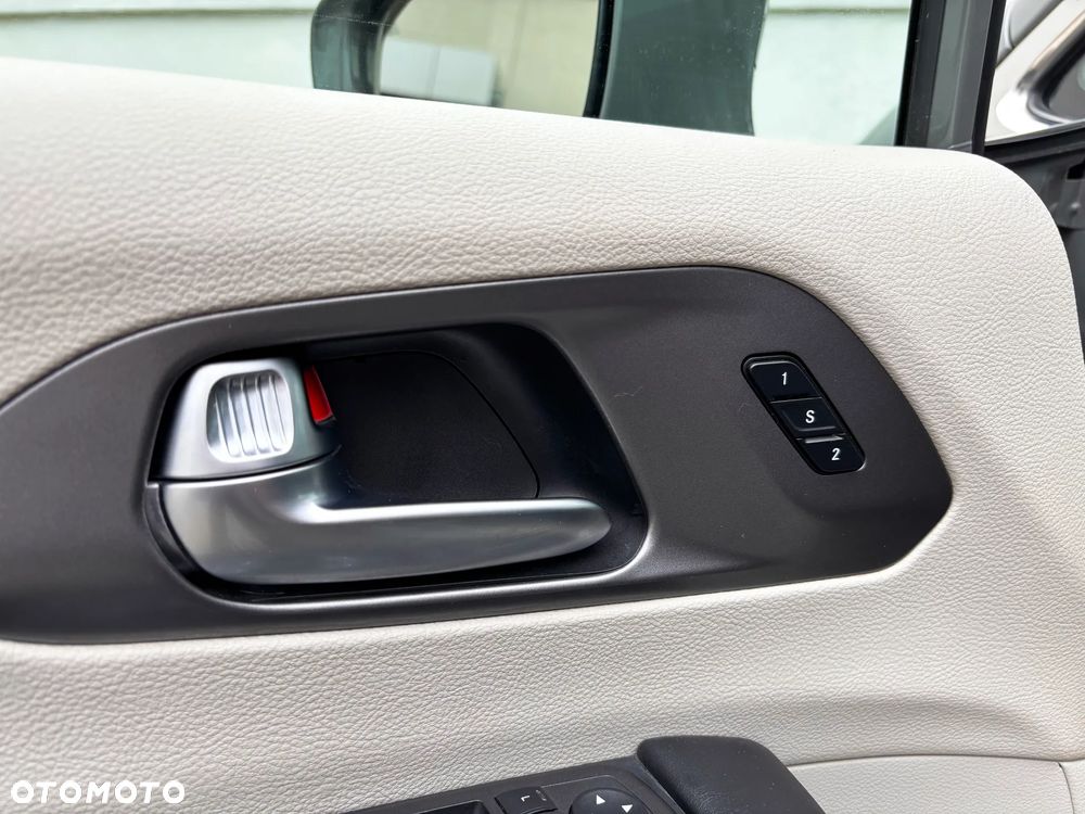 Chrysler Pacifica - 37