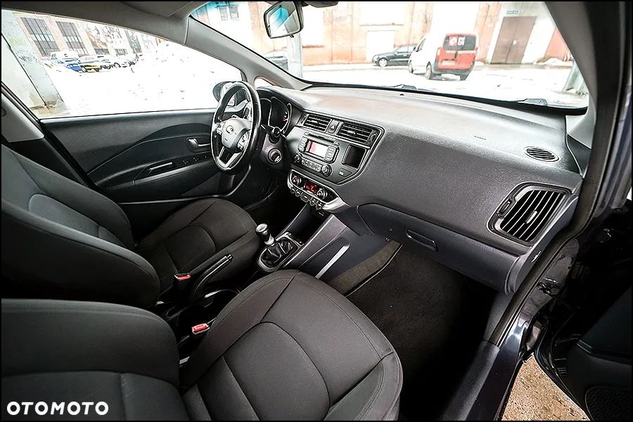 Kia Rio 1.2 Dream Team Edition - 17