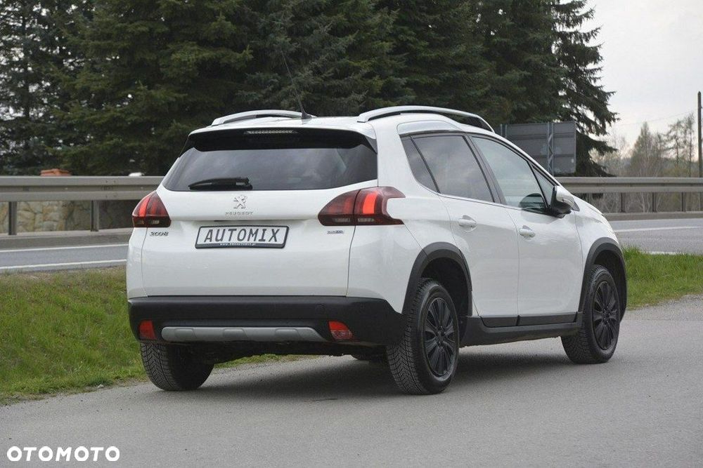 Peugeot 2008 1.6 BlueHDi Allure S&S - 9