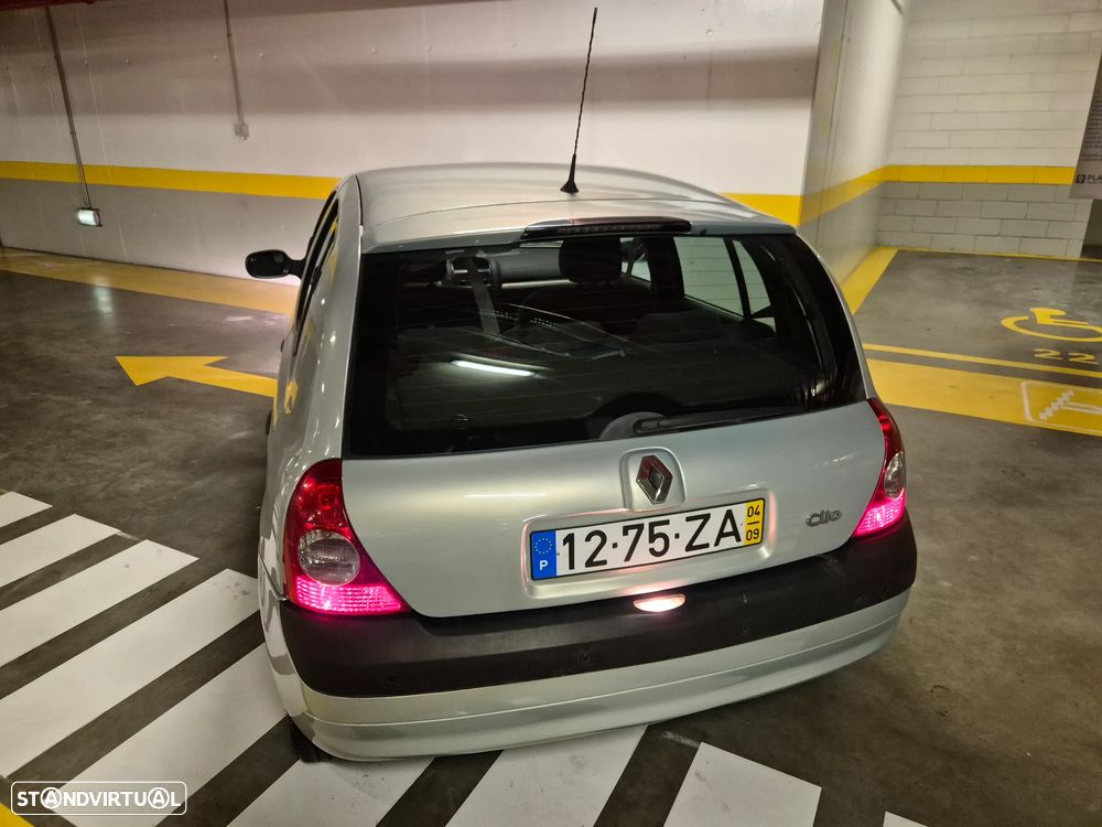 Renault Clio 1.2 16V Confort Dynamique - 12