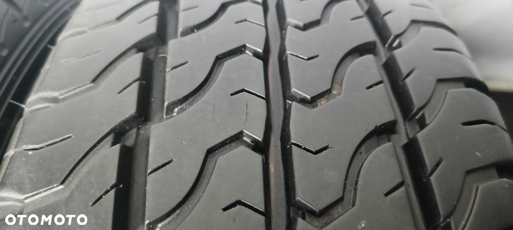 2X 225/65R16C 112/110R Dunlop EconoDrive 300B1 - 2