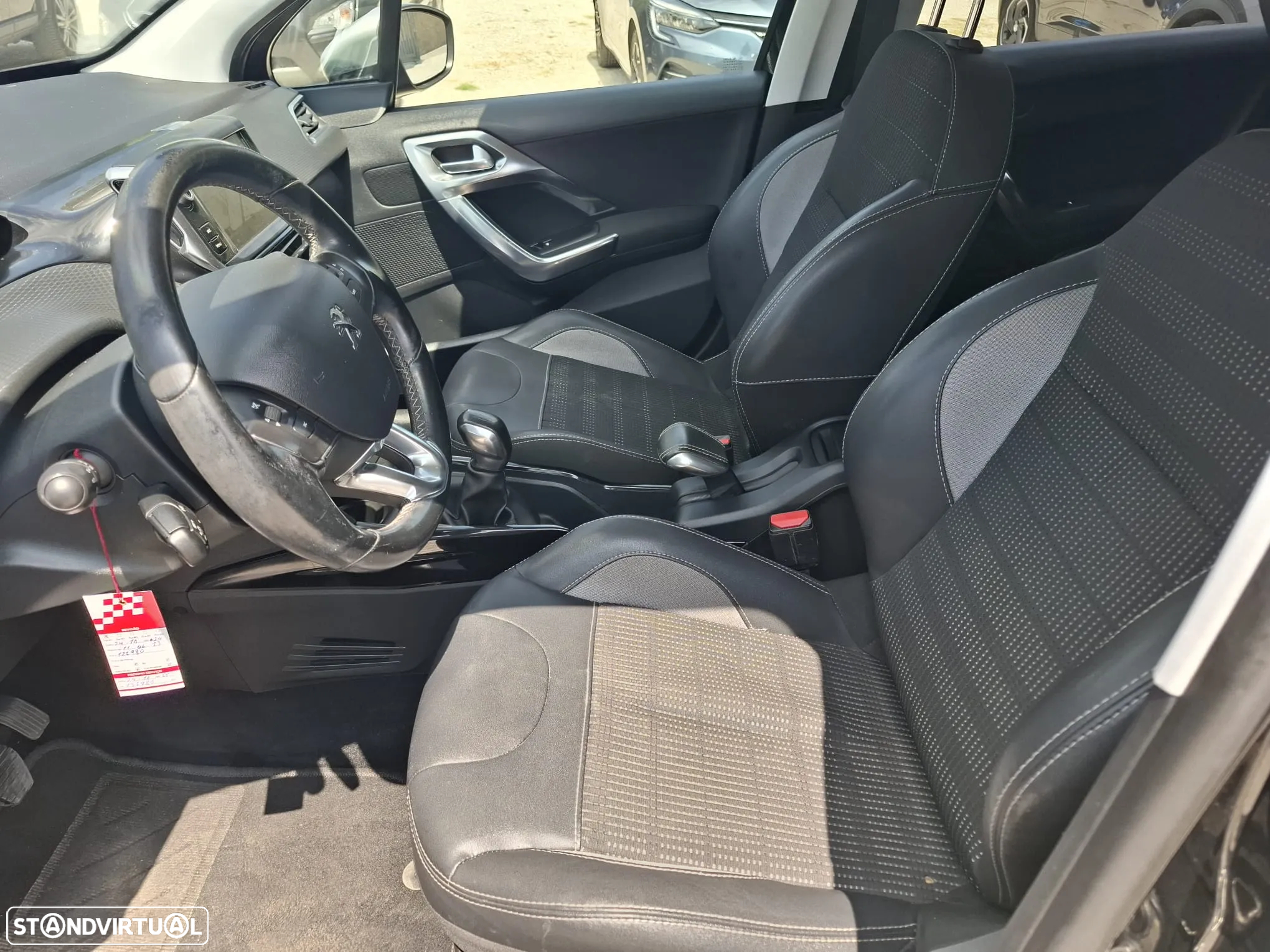 Peugeot 2008 1.6 BlueHDi Allure - 12