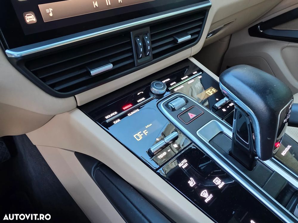 Porsche Cayenne - 27