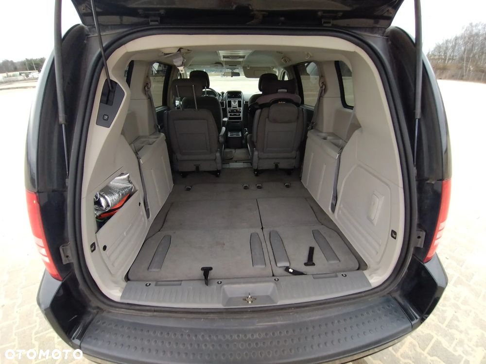 Chrysler Town & Country - 14