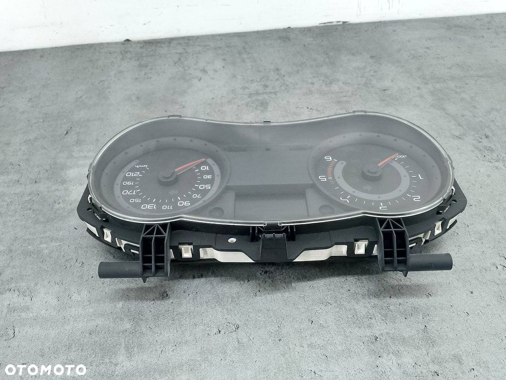 LICZNIK RENAULT CLIO III 8200471238--F 1.5 DCI - 3
