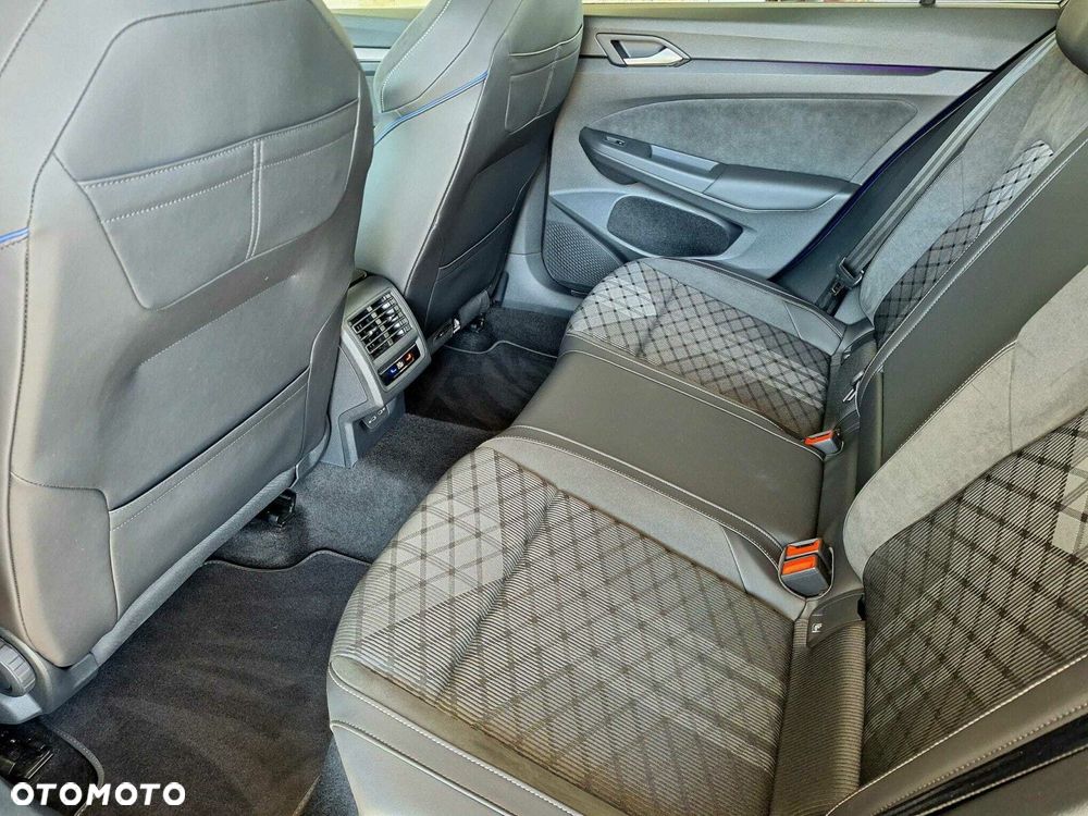 Volkswagen Golf Variant 1.5 eTSI mHEV R-Line Plus DSG - 25