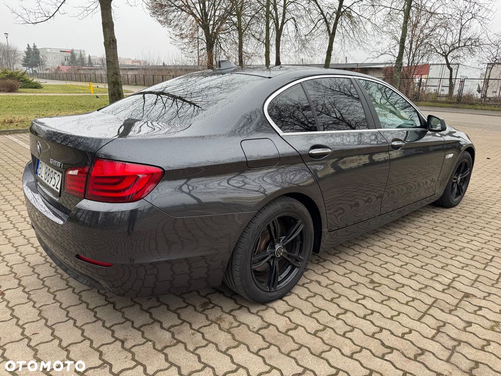 BMW Seria 5 528i - 23