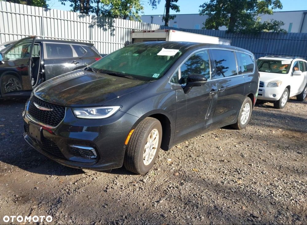 Chrysler Pacifica - 8