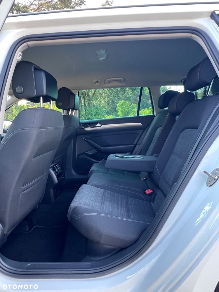 Volkswagen Passat - 29