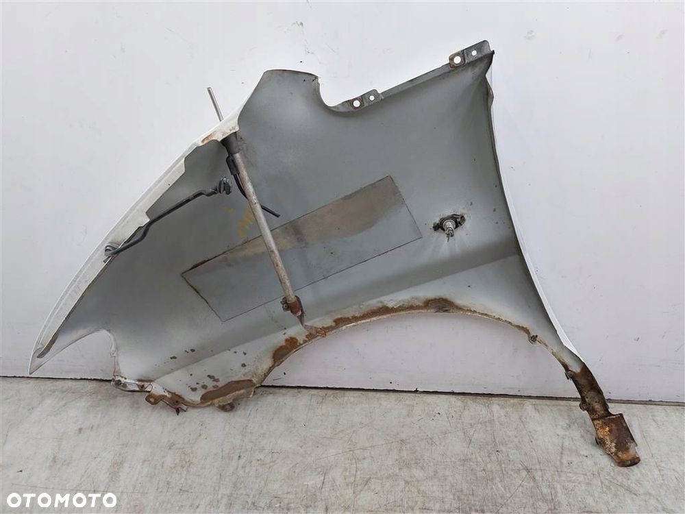 Błotnik przedni prawy Hyundai H200  1997-2000R BIAŁY - 4