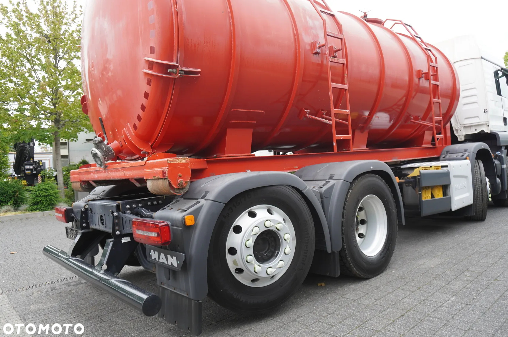 MAN TGS 35.420 8×2 / NOWA Beczka asenizacyjna 13000 l / 3 osie skrętne - 15