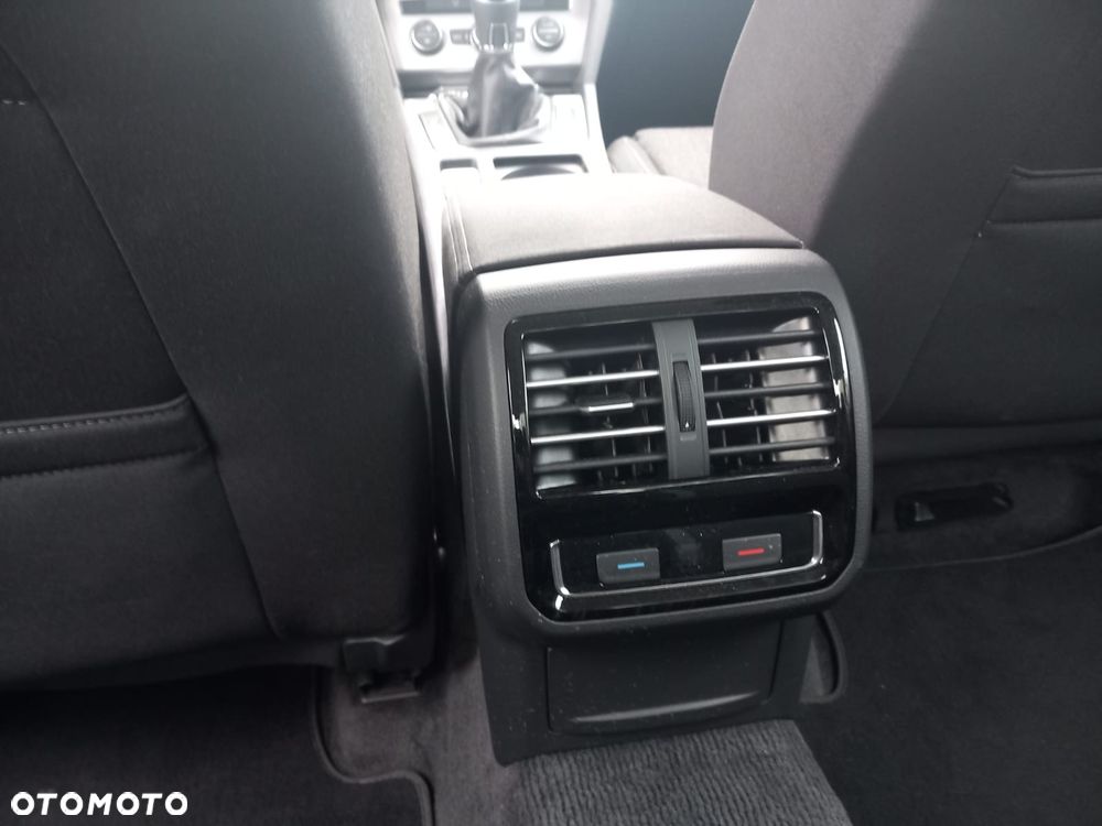 Volkswagen Passat 1.8 TSI BMT Comfortline - 26