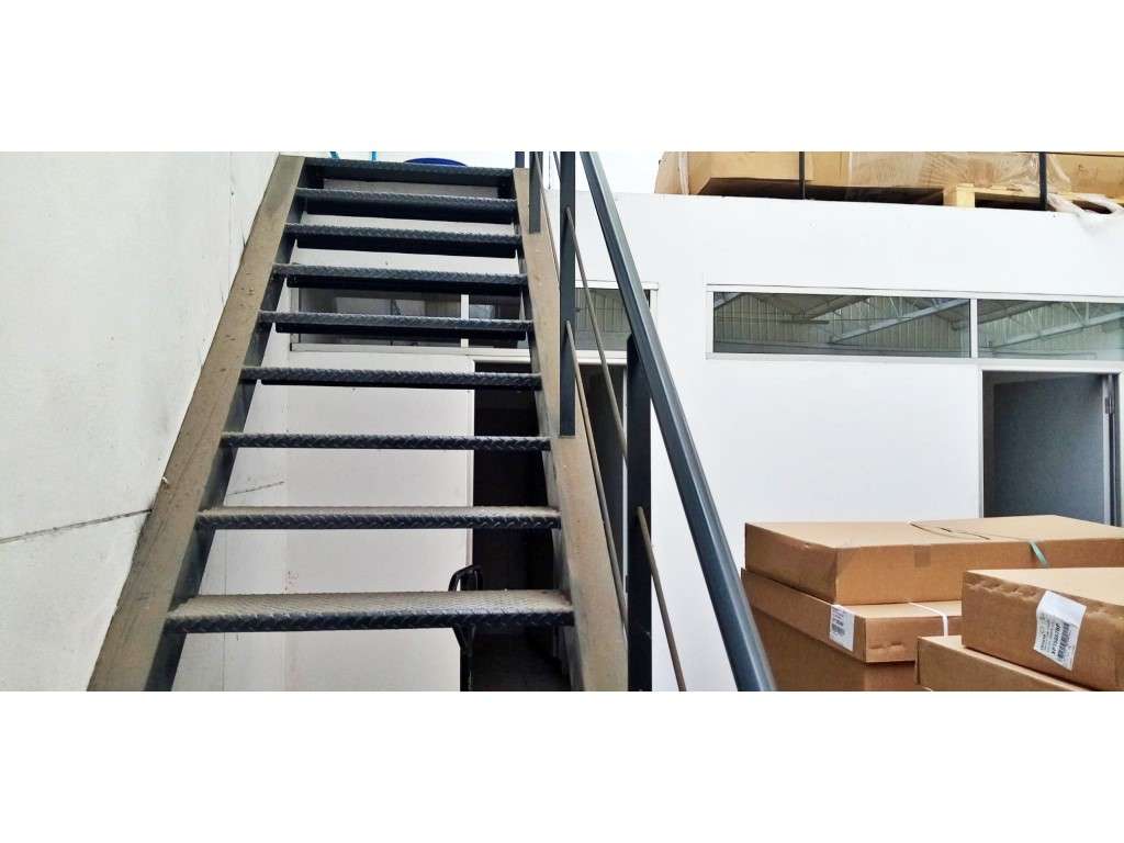 Armazém c/ 285 m2 para arrendamento na Maia - Grande imagem: 5/6