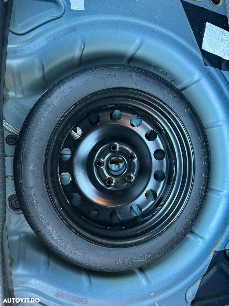 Volkswagen Golf - 22