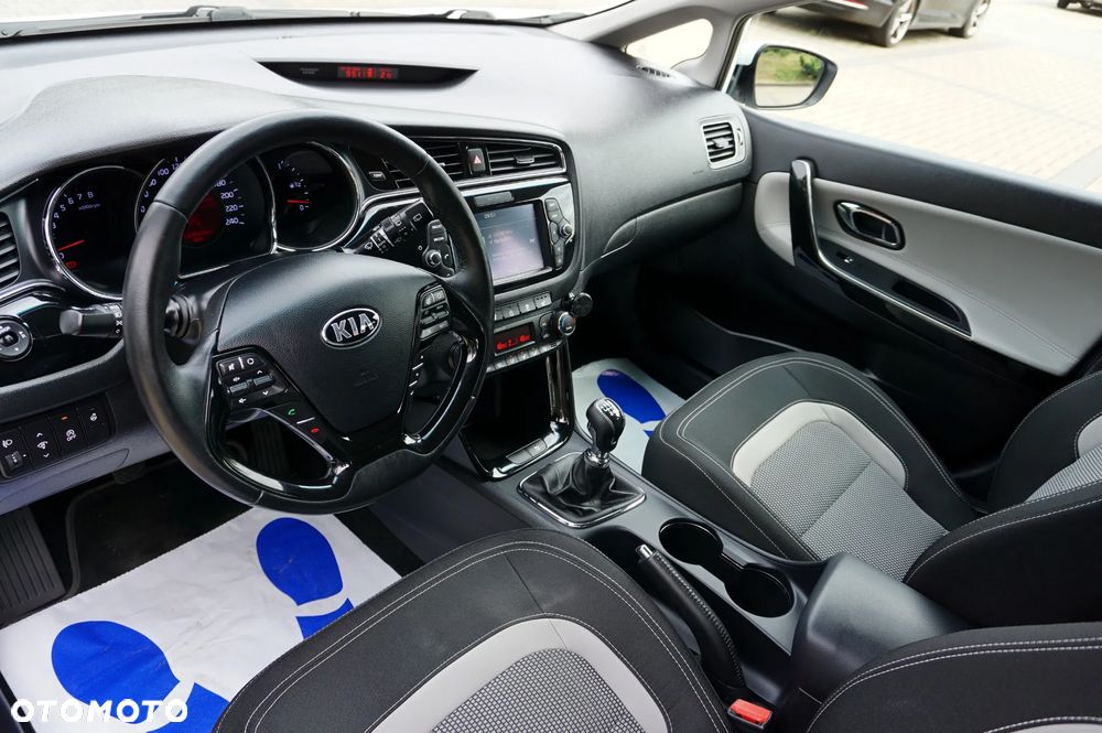 Kia Ceed 1.6 GDI Dream Team Edition - 22