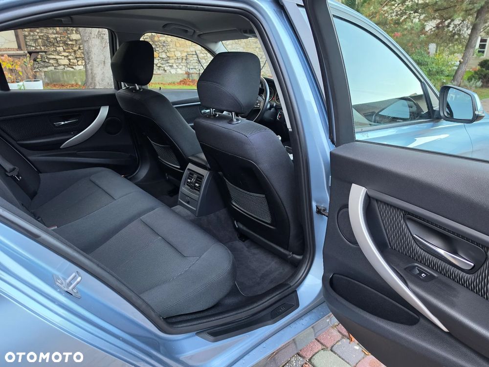 BMW Seria 3 - 26