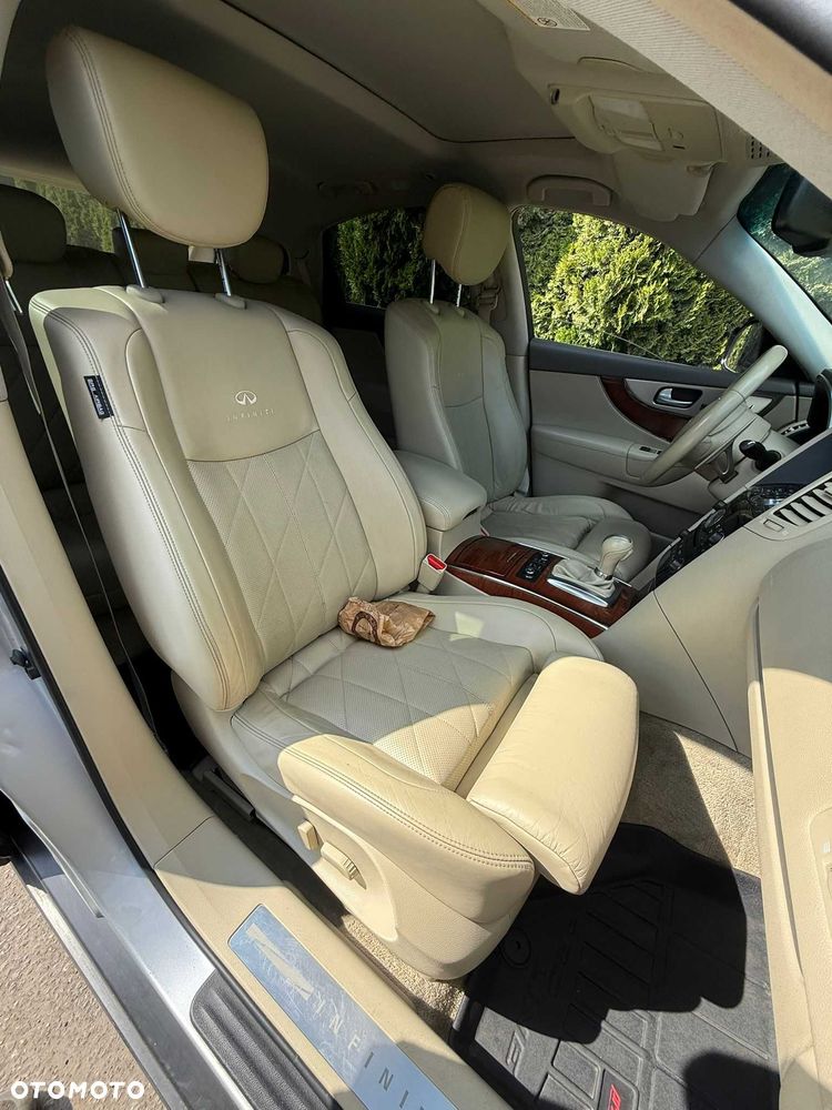 Infiniti FX - 7