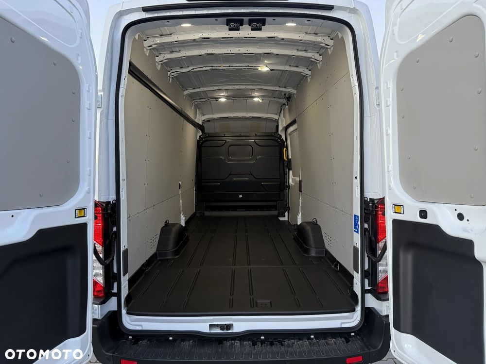 Ford Transit L4 Van - 4