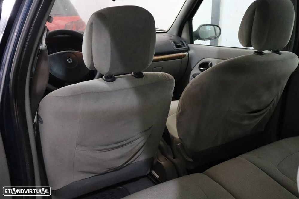 Renault Clio - 16