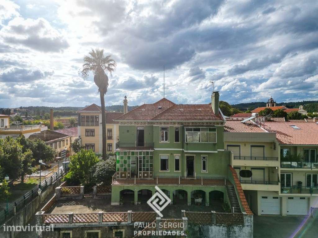 Palacete T8 do século XX, localizado na Vila da Sertã - Grande imagem: 3/42