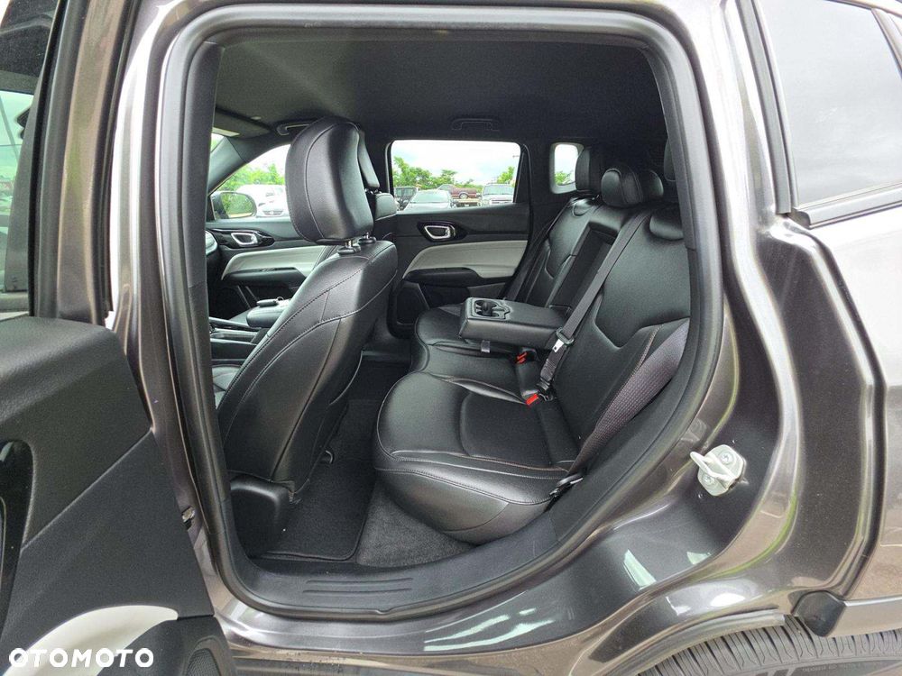 Jeep Compass - 12