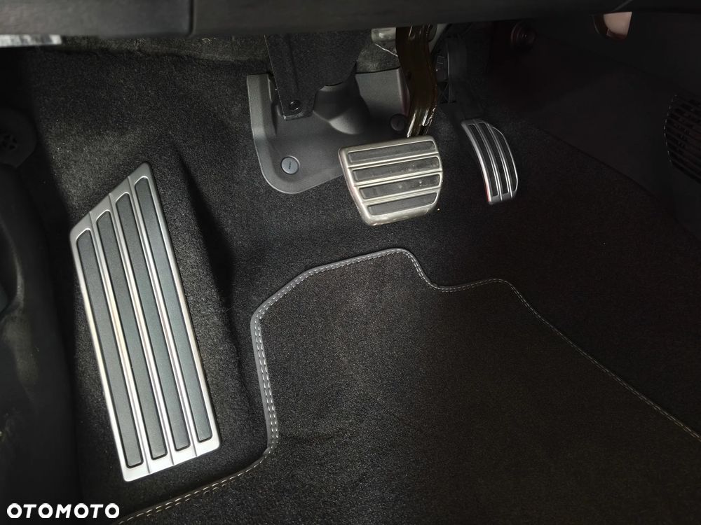 Mitsubishi Outlander Black Edition - 13