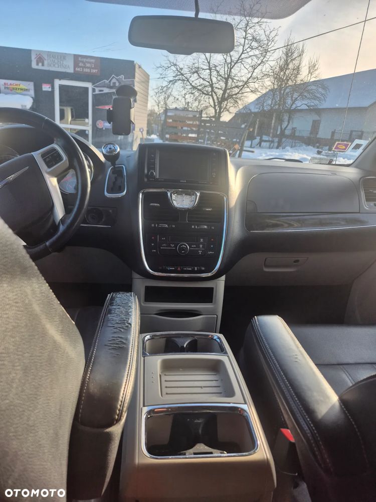 Chrysler Town & Country 3.6 Limited - 10