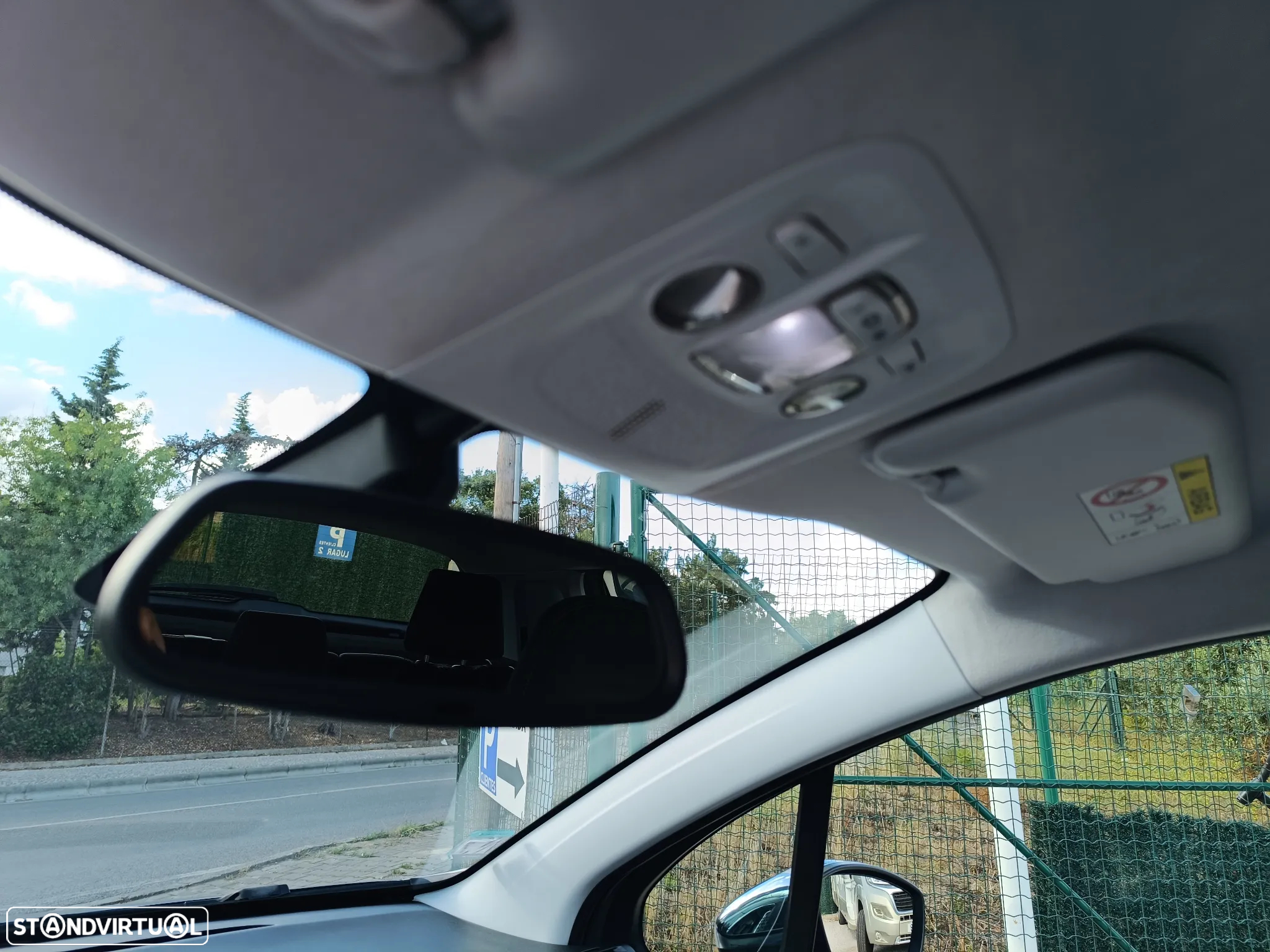 Peugeot 2008 1.2 PureTech Allure - 22