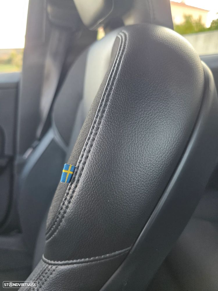 Volvo V60 2.0 D3 Momentum Core - 19