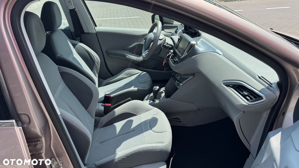 Peugeot 208 - 29