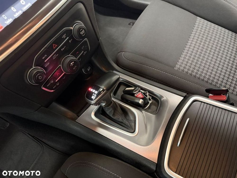 Dodge Charger 5.7 R/T - 24