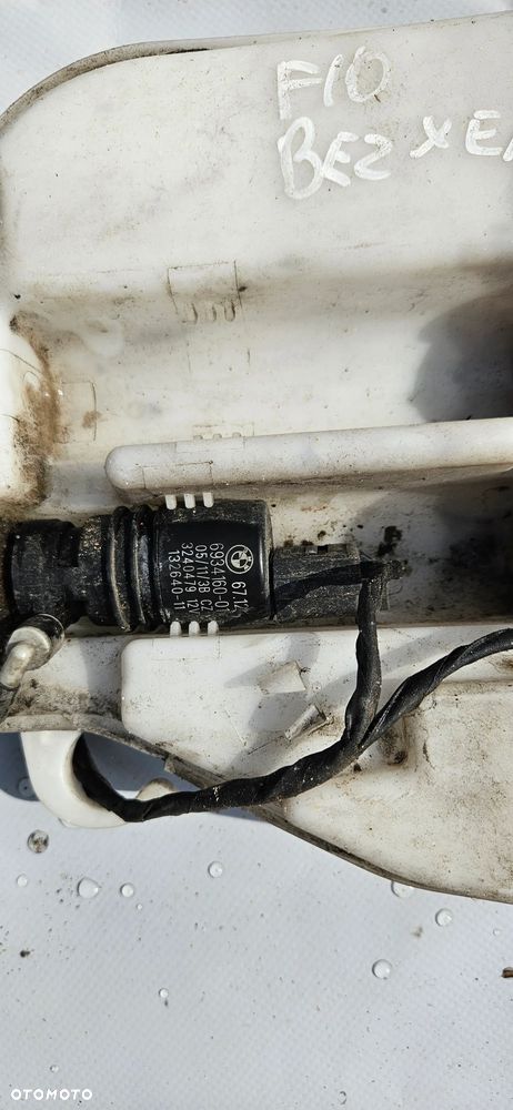 ZBIORNICZEK SPRYSKIWACZY BMW F10 6934160-01 - 2