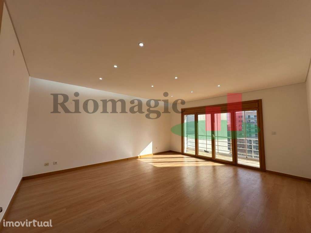 Colinas do Cruzeiro - Odivelas - Apartamento T3 com Varandas e Esta... - Grande imagem: 3/25