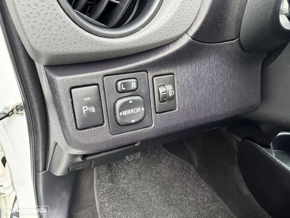 Toyota Yaris 1.4 D-4D Comfort - 14