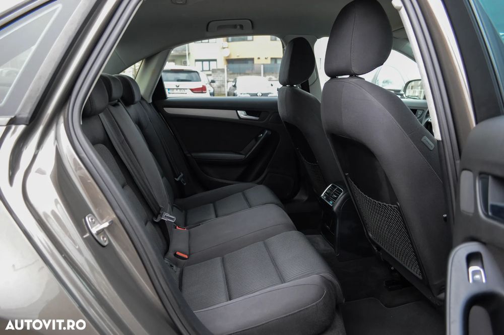 Audi A4 2.0 TDI DPF multitronic Attraction - 33