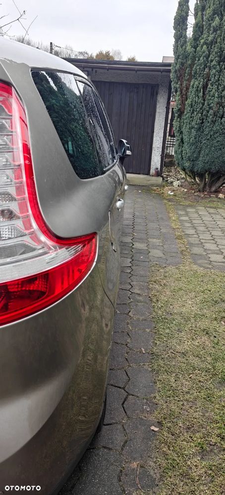 Renault Scenic 1.9 dCi Privilege - 10