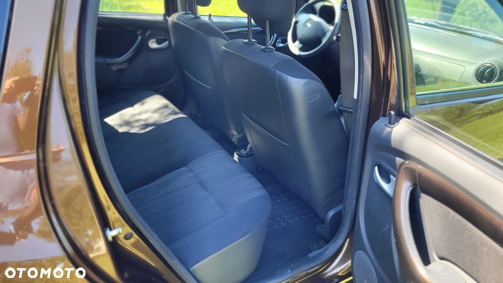 Dacia Duster 1.6 Laureate 4x4 - 15