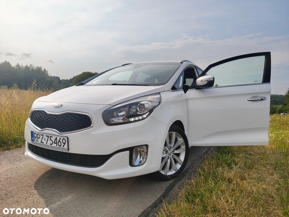 Kia Carens - 1