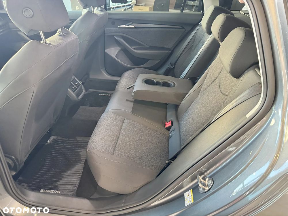 Skoda Superb 2.0 TDI SCR Essence DSG - 20