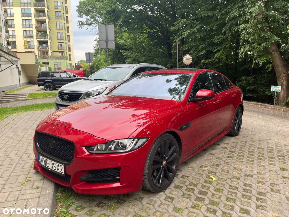 Jaguar XE 2.0 T R-Sport - 2