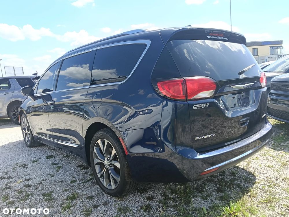 Chrysler Pacifica - 5
